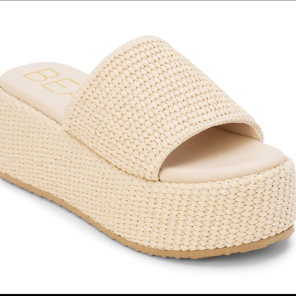 New in box. Pismo wedge sandal. Matisse